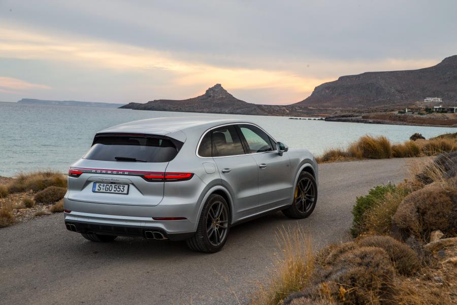  Porsche Cayenne Turbo 2017 года  (WW) (фото 32 из 45)
